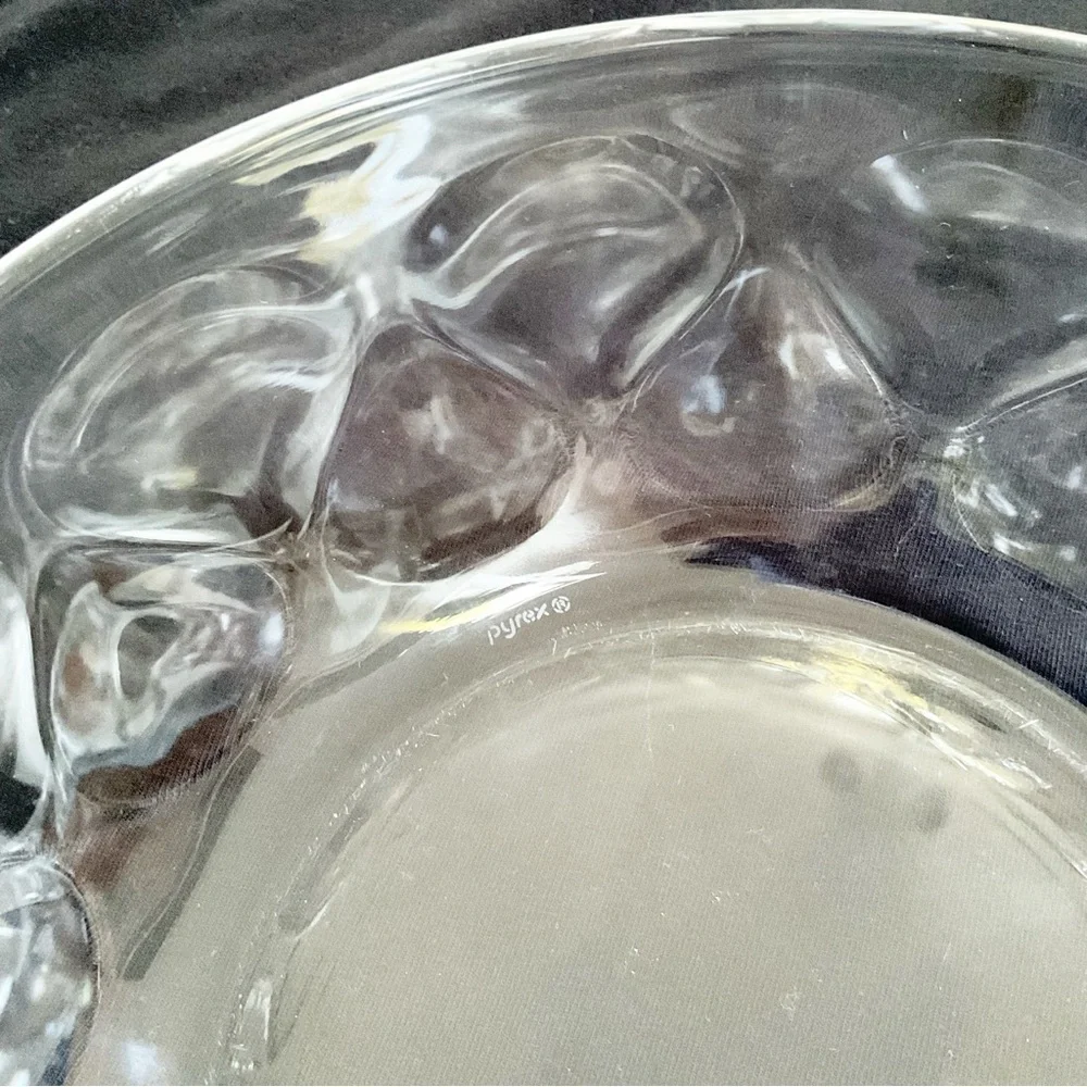 Vintage Pyrex Sculptured Clear Glass 1Qt Covered Casserole Dish w/ Lid